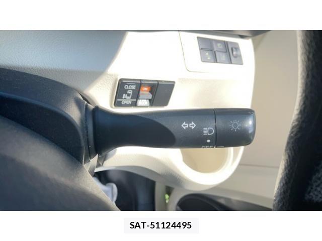 Toyota SIENTA 2015-07 8666904-18