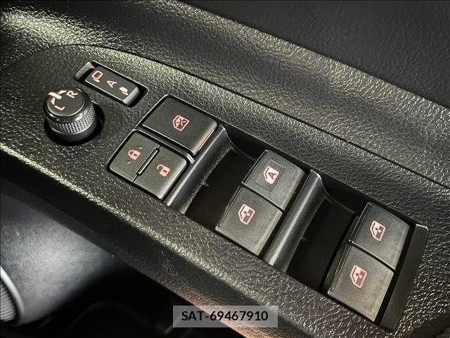 Toyota SIENTA 2022-04 8661541-27