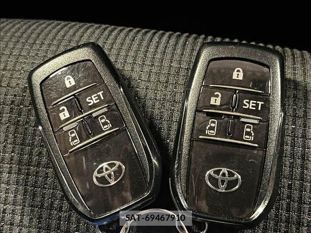 Toyota SIENTA 2022-04 8661541-28
