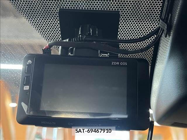 Toyota SIENTA 2022-04 8661541-29