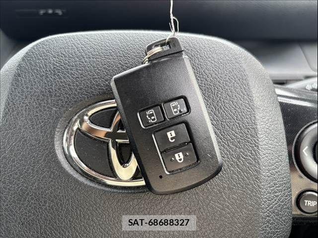 Toyota SIENTA 2015-12 8661554-18