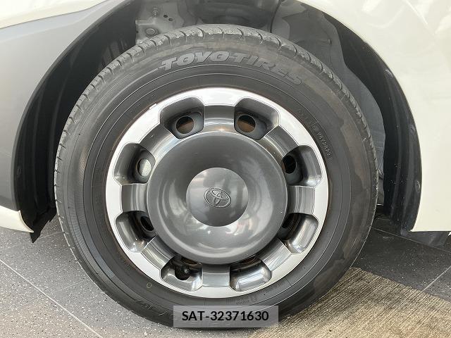 Toyota SIENTA 2023-08 8661542-29