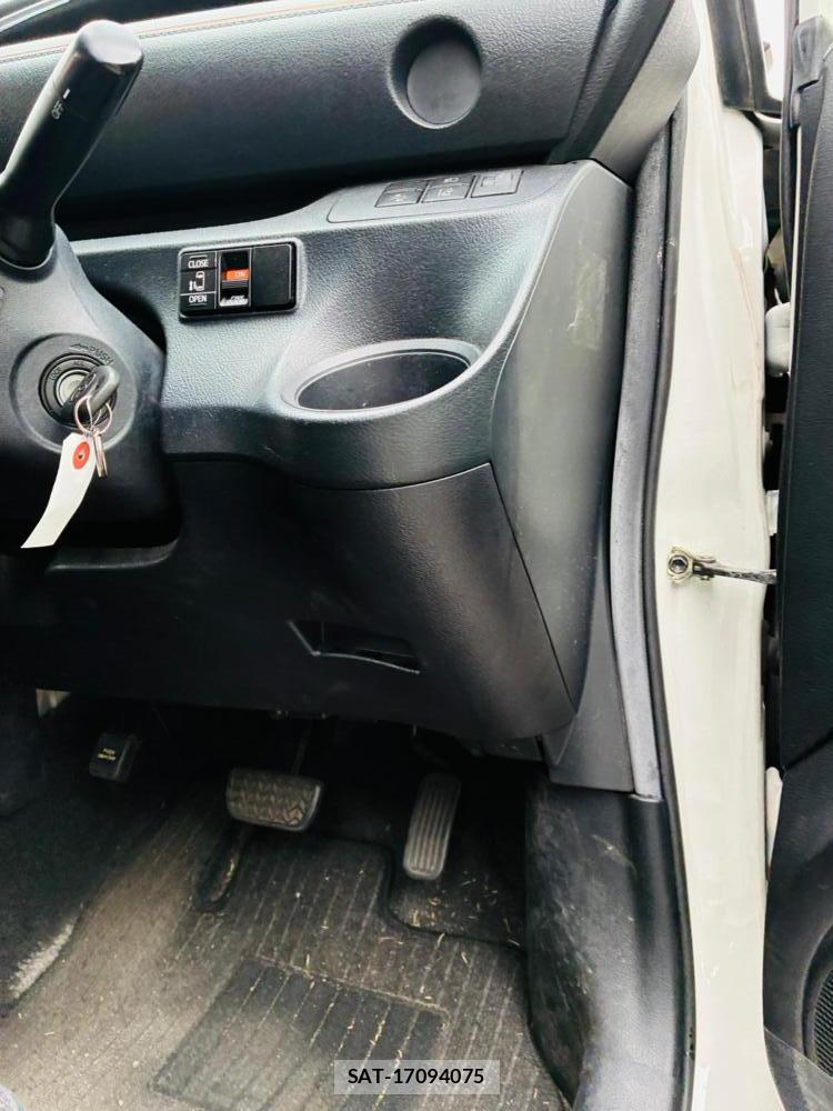 Toyota SIENTA 2019-08 8543895-16