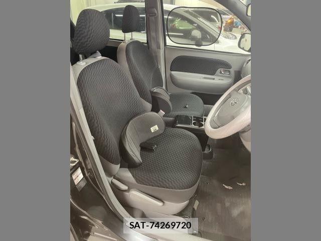 Toyota SIENTA 2010-04 8661568-1