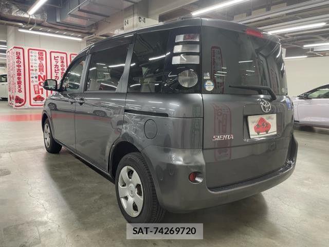 Toyota SIENTA 2010-04 8661568-2
