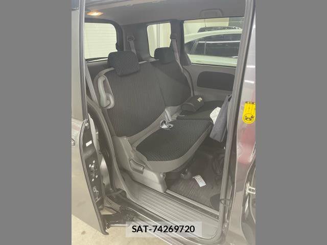 Toyota SIENTA 2010-04 8661568-3