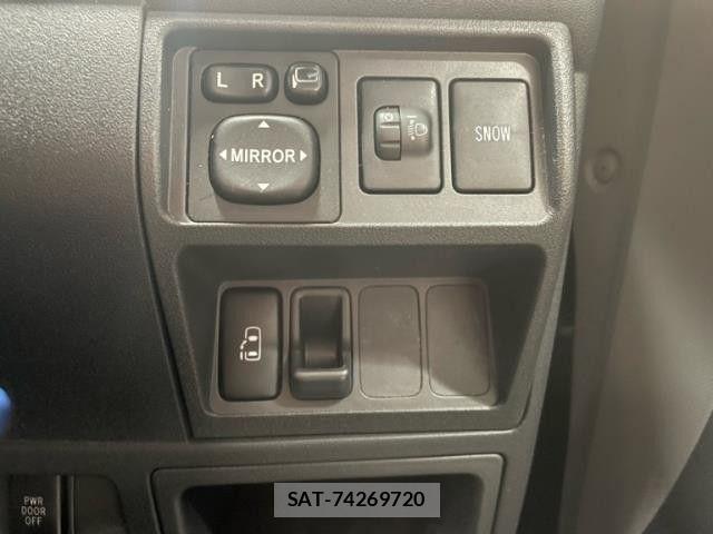 Toyota SIENTA 2010-04 8661568-7