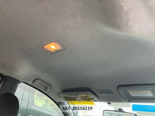 Toyota SIENTA 2011-11 8661557-9