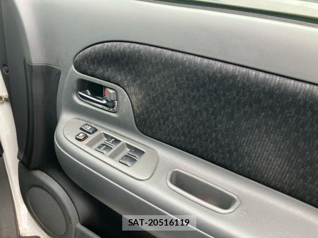 Toyota SIENTA 2011-11 8661557-14