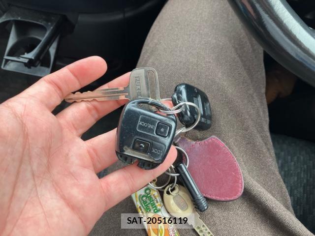 Toyota SIENTA 2011-11 8661557-17