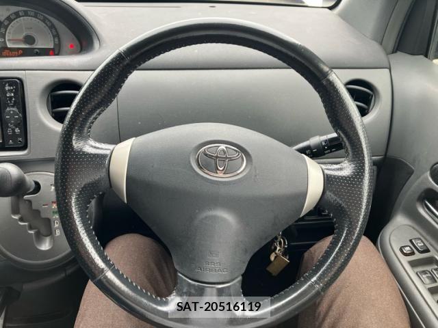 Toyota SIENTA 2011-11 8661557-18