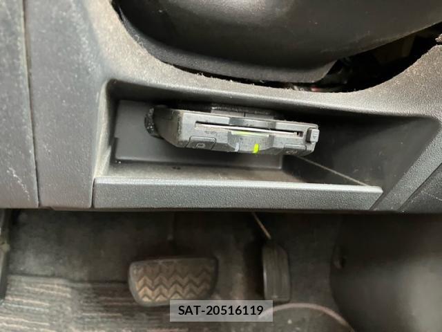 Toyota SIENTA 2011-11 8661557-19