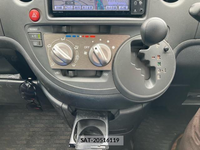 Toyota SIENTA 2011-11 8661557-20