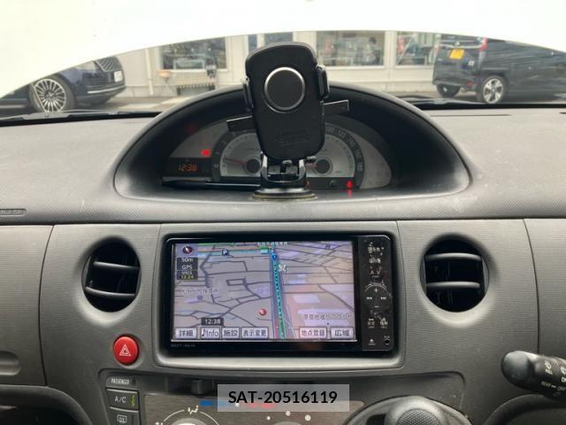 Toyota SIENTA 2011-11 8661557-21