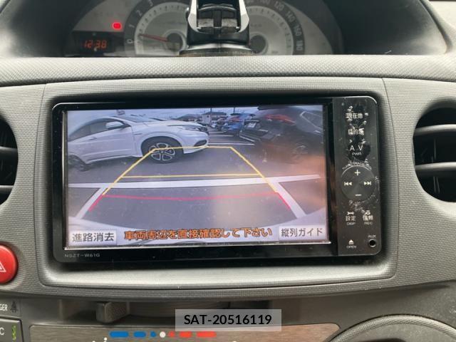 Toyota SIENTA 2011-11 8661557-23