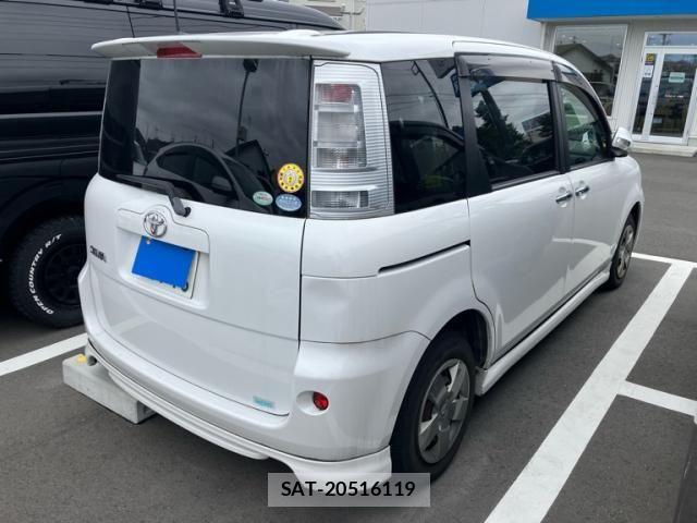 Toyota SIENTA 2011-11 8661557-2