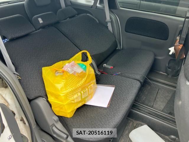 Toyota SIENTA 2011-11 8661557-7