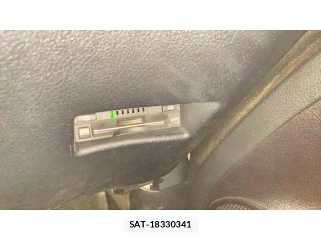 Toyota SIENTA 2018-02 8661553-18