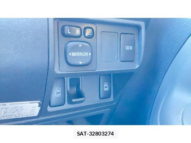 Toyota SIENTA 2013-07 8661566-9