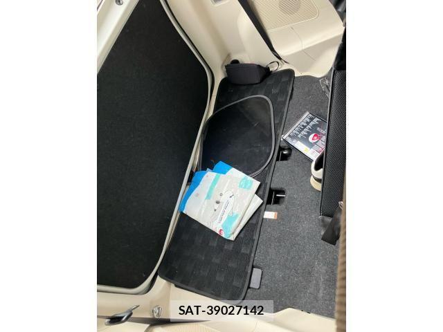 Toyota SIENTA 2015-10 8666902-13