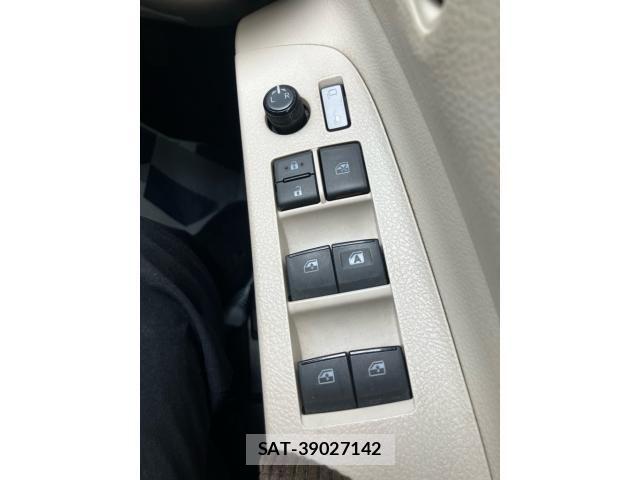 Toyota SIENTA 2015-10 8666902-14