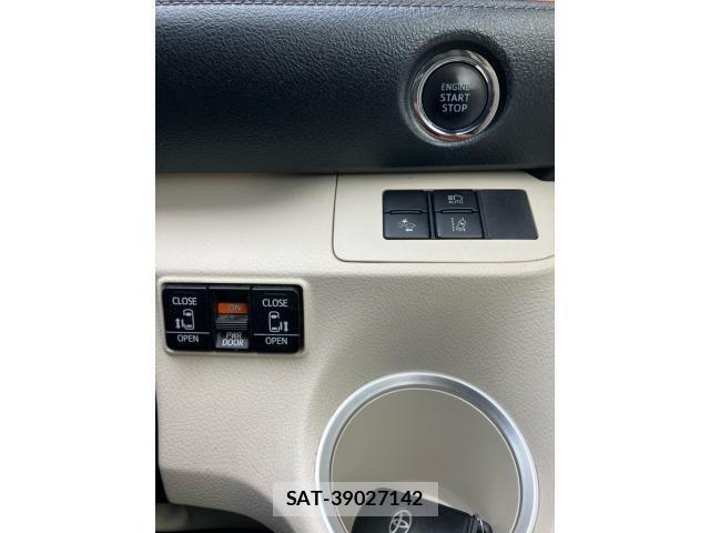 Toyota SIENTA 2015-10 8666902-15