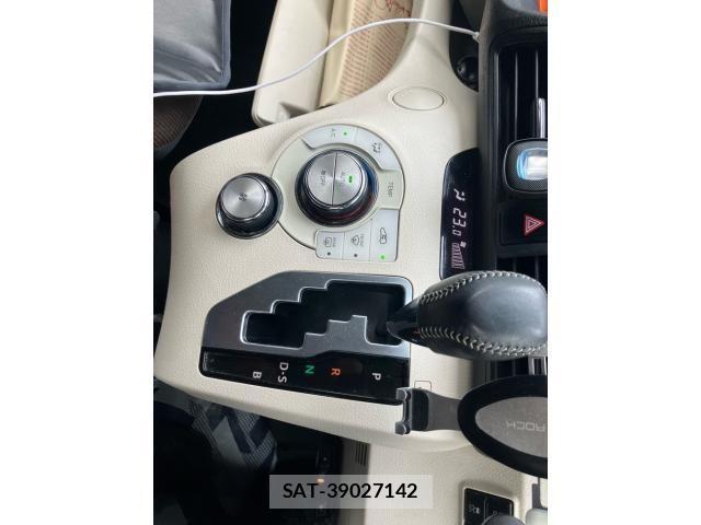 Toyota SIENTA 2015-10 8666902-17