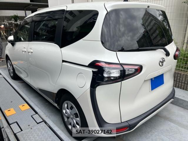 Toyota SIENTA 2015-10 8666902-3