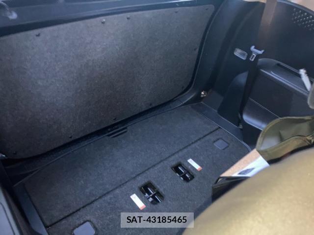 Toyota SIENTA 2017-03 8661556-27