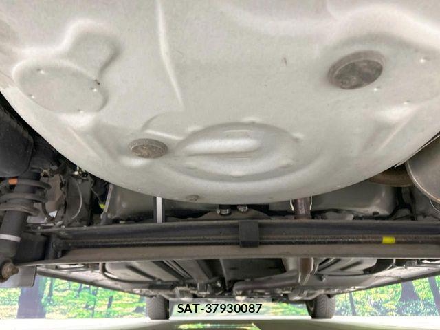 Toyota SIENTA 2016-01 8745849-18