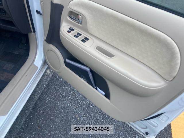 Toyota SIENTA 2009-12 8744175-13