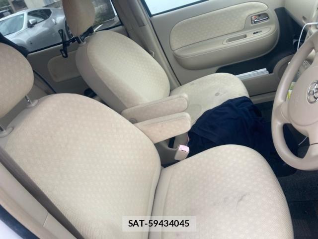 Toyota SIENTA 2009-12 8744175-15
