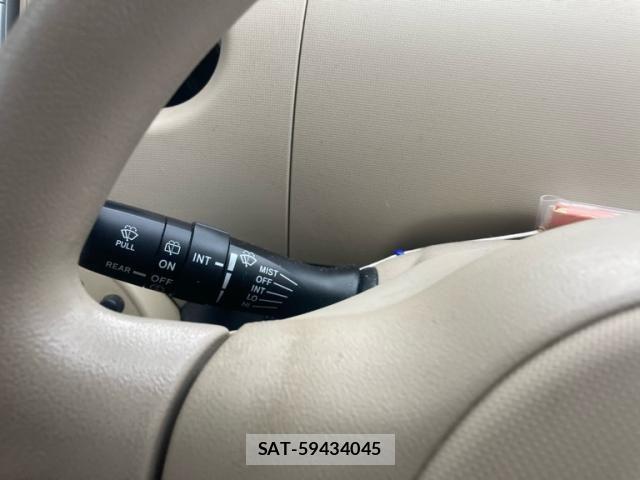 Toyota SIENTA 2009-12 8744175-18