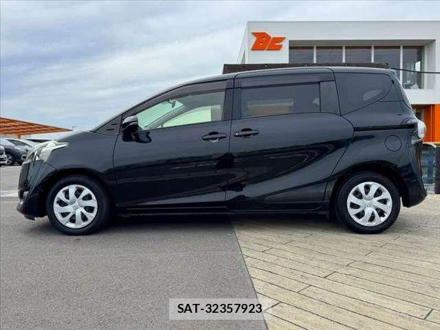 Toyota SIENTA 2017-02 8745854-10