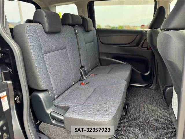 Toyota SIENTA 2017-02 8745854-18