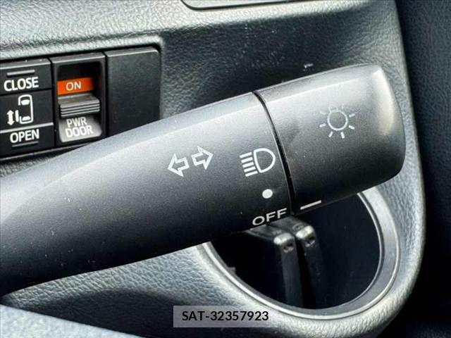 Toyota SIENTA 2017-02 8745854-24