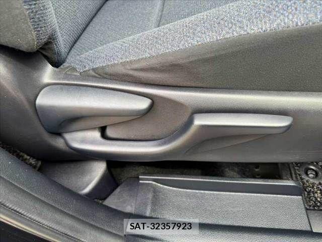 Toyota SIENTA 2017-02 8745854-29