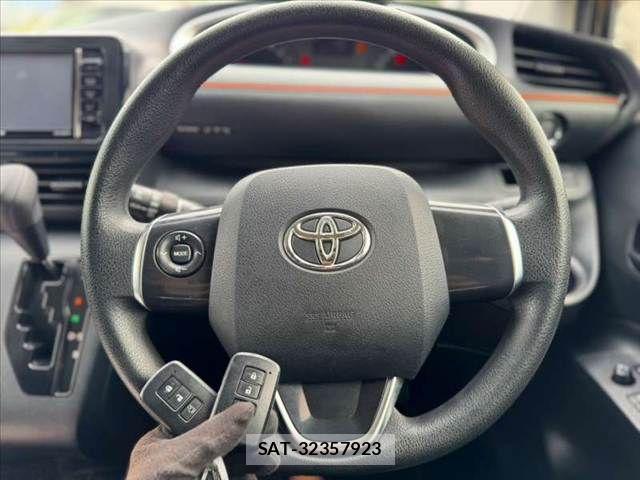 Toyota SIENTA 2017-02 8745854-4
