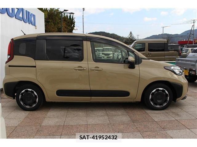 Toyota SIENTA 2022-11 8744251-6
