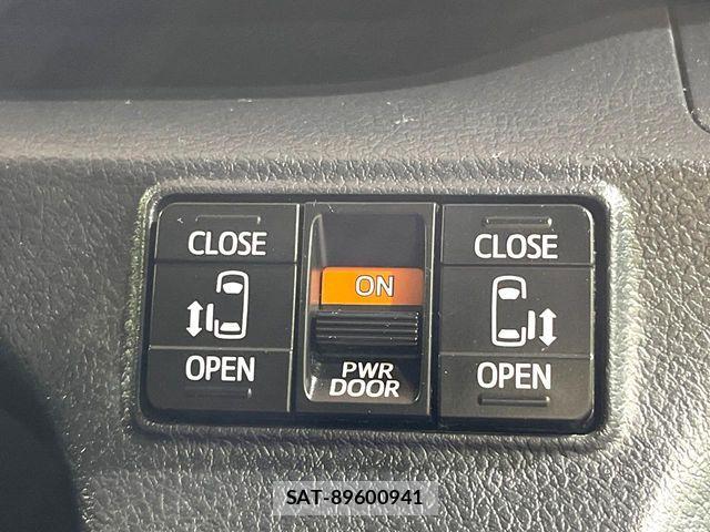 Toyota SIENTA 2016-07 8782043-3
