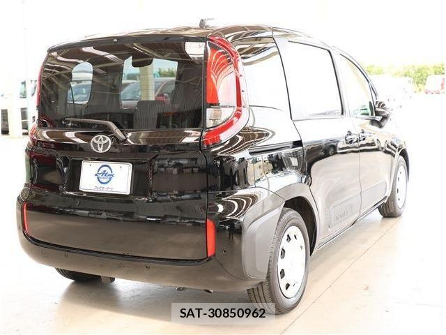 Toyota SIENTA 2024-10 8797472-4