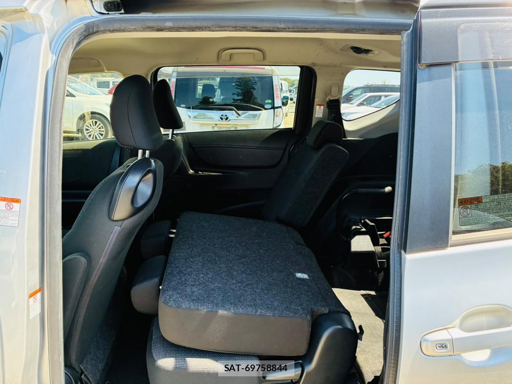 Toyota SIENTA 2019-07 8711599-9