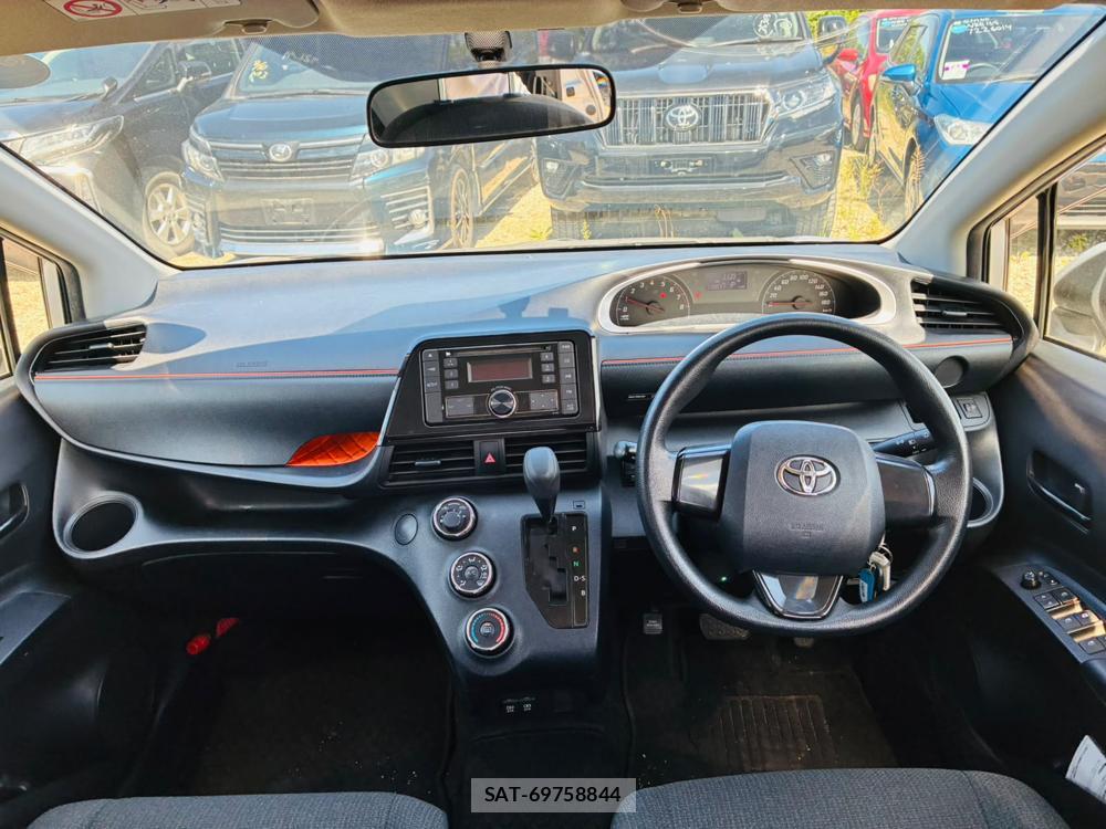 Toyota SIENTA 2019-07 8711599-12