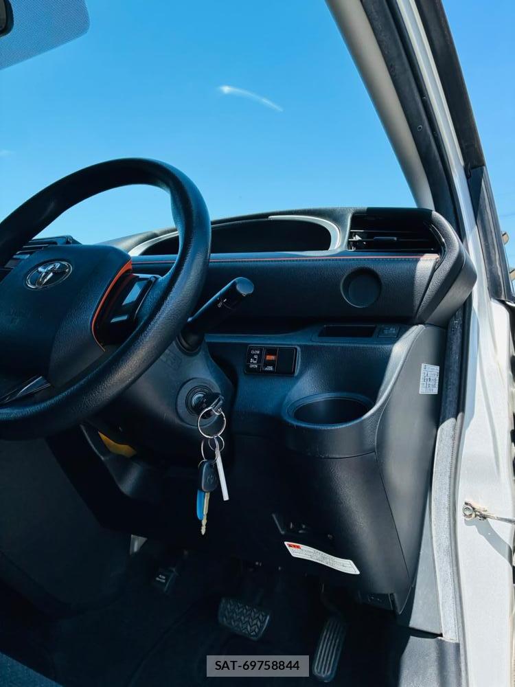 Toyota SIENTA 2019-07 8711599-16