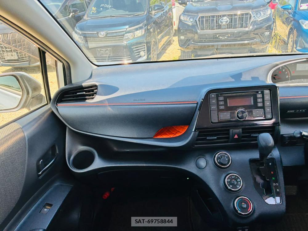 Toyota SIENTA 2019-07 8711599-17
