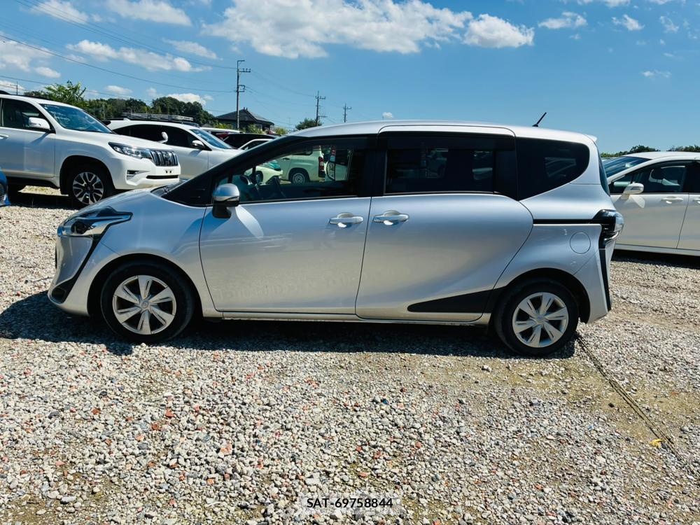 Toyota SIENTA 2019-07 8711599-1