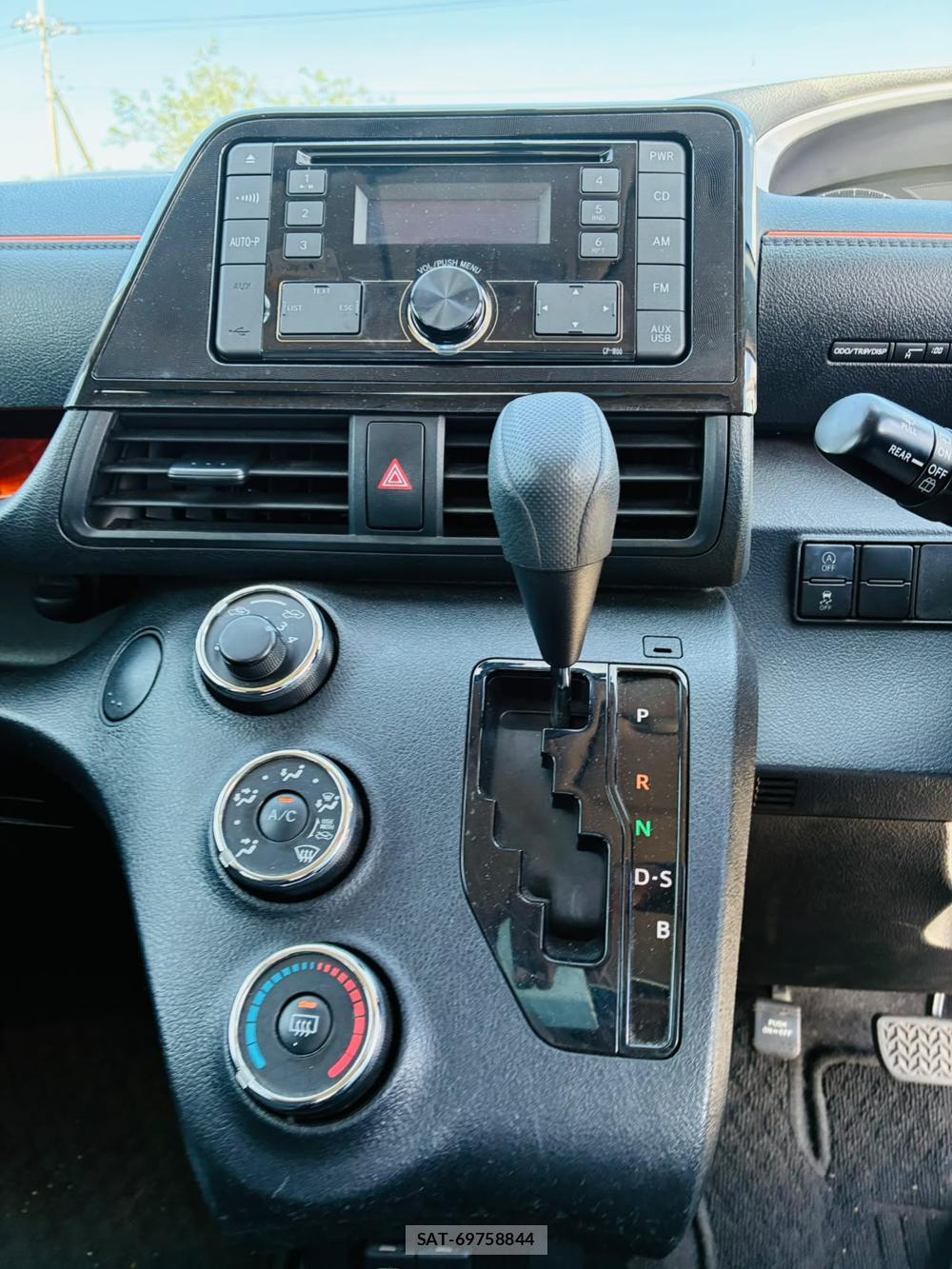Toyota SIENTA 2019-07 8711599-19