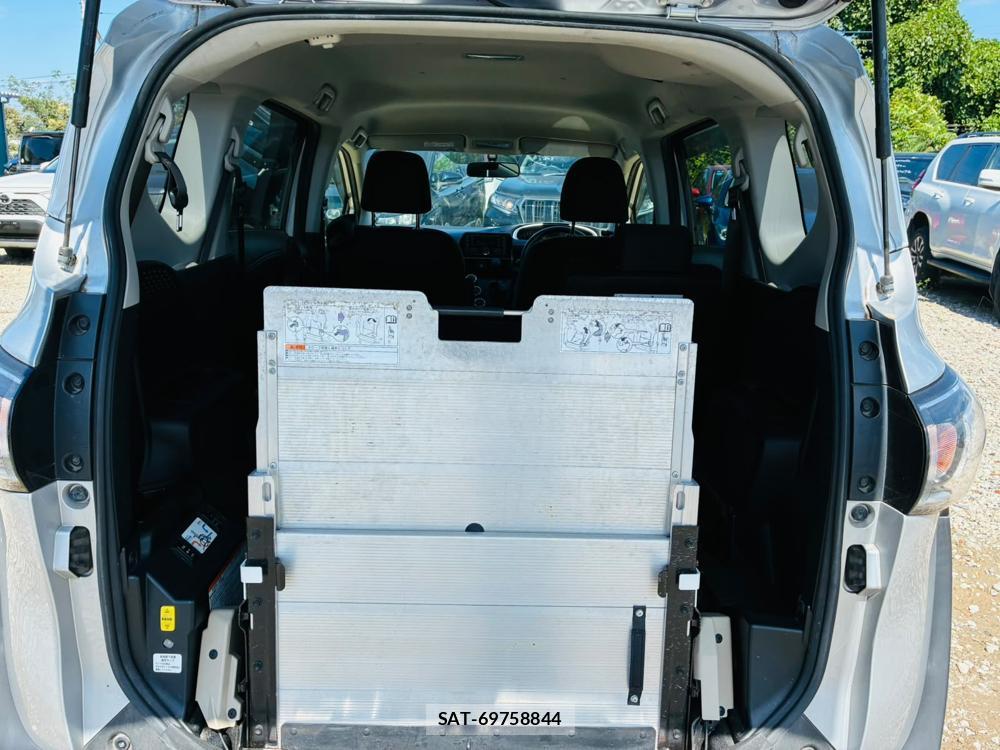 Toyota SIENTA 2019-07 8711599-23