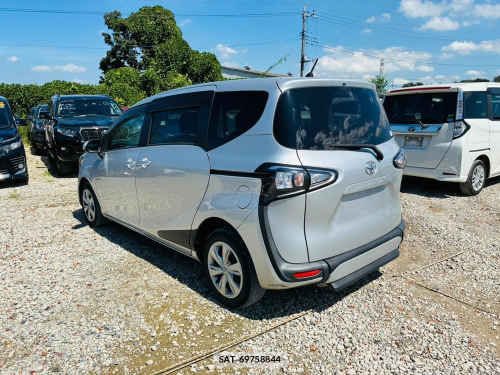 Toyota SIENTA 2019-07 8711599-2
