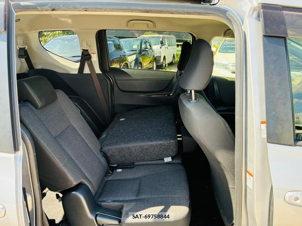 Toyota SIENTA 2019-07 8711599-8